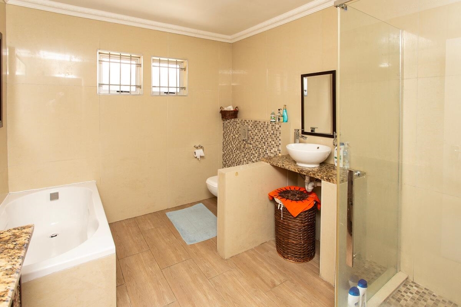 6 Bedroom Property for Sale in Vredekloof Heights Western Cape